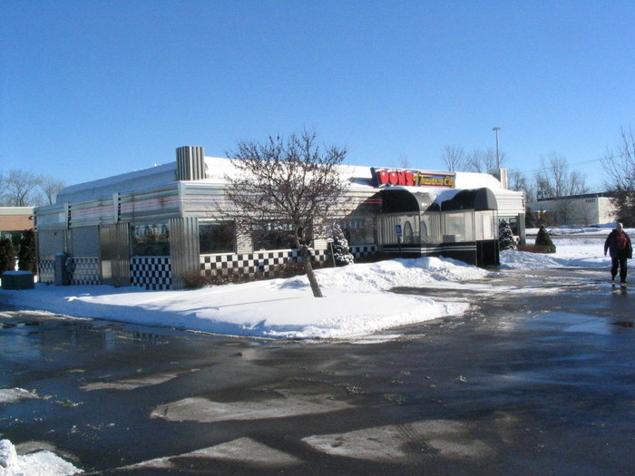 Dons Drive-In - 2004 Photo Of Novi Location Now Converted To Different Restaurant